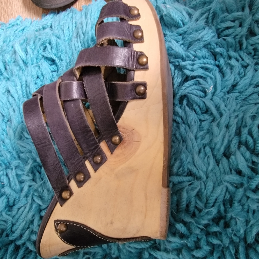 Bed stu wedges